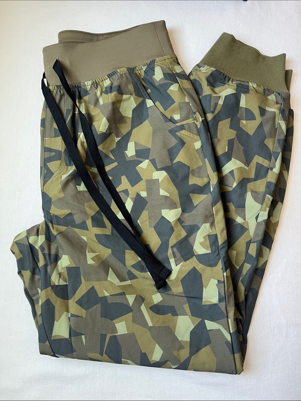 Figs Scrub Pants Green Camo Small Petite